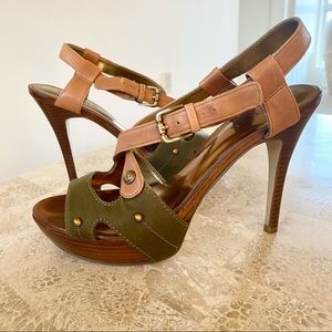 GUESS KHAKI & BROWN HEELS